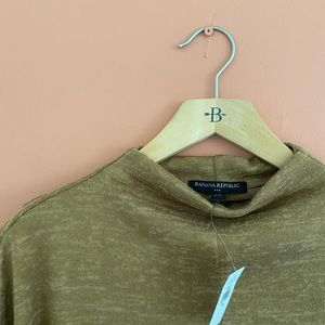 New with tags banana republic sweater